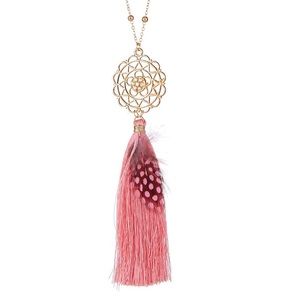 ✨HP✨NWT Pink Tassel Hypoallergenic Necklace
